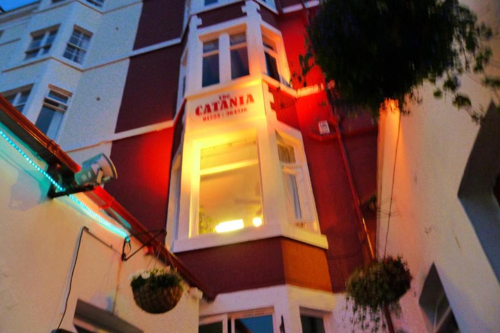 Catania Hotel สการ์โบโรห์ ภายนอก รูปภาพ